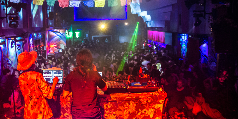 El año que viene os veo a todos bailando Cumbia moderna 19 Guacamayo Tropical 2