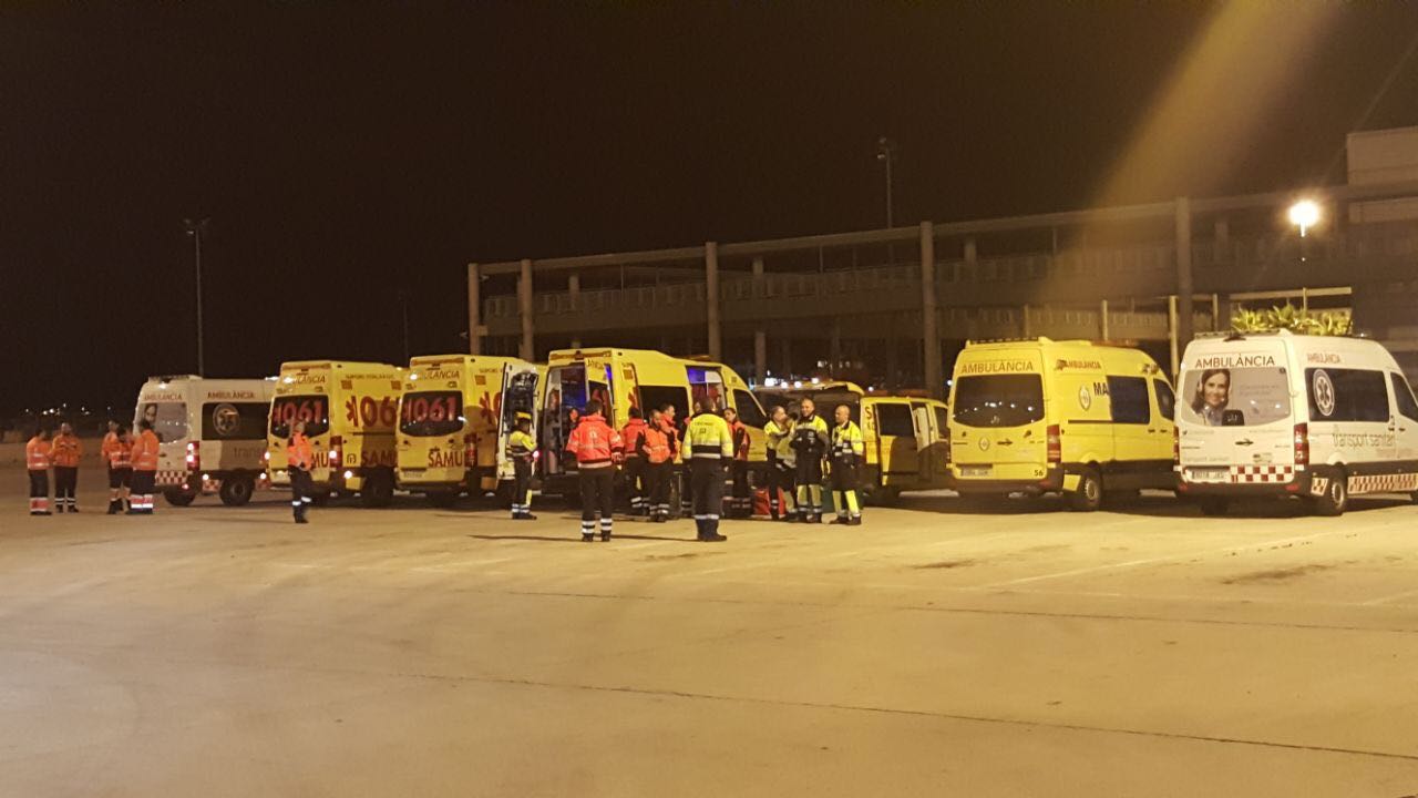 Un ferry se desvía y atraca en el puerto de Alcúdia tras declararse un incendio en la bodega 1 ferry 2017 11 12 at 19.02.43