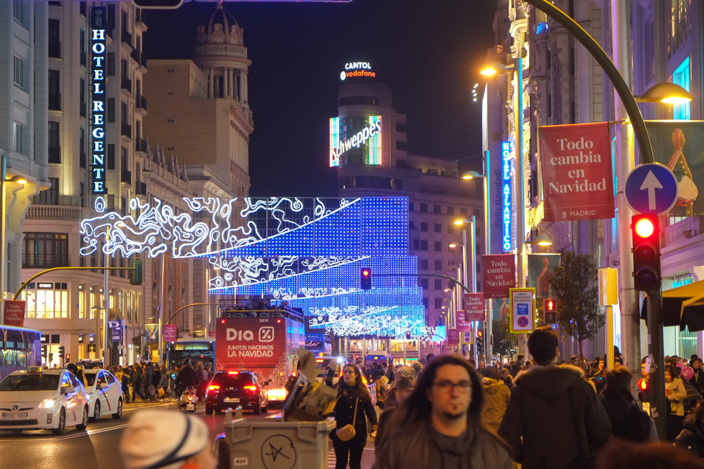 Seis de cada diez personas que pasean por Gran Vía acaban comprando en sus tiendas 2 Getafe y Madrid 144