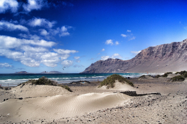 4 destinos para recibir 2018 en la playa 1 lanzarote famara1