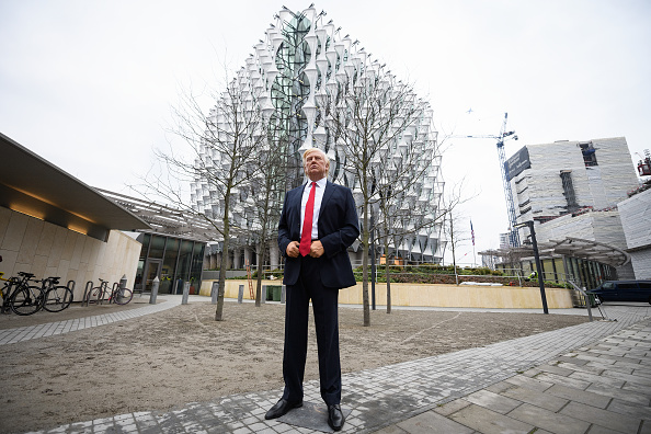Estatua de cera de Trump aparece frente a la nueva embajada de EEUU en Londres 7 Donald Trump de Cera 2