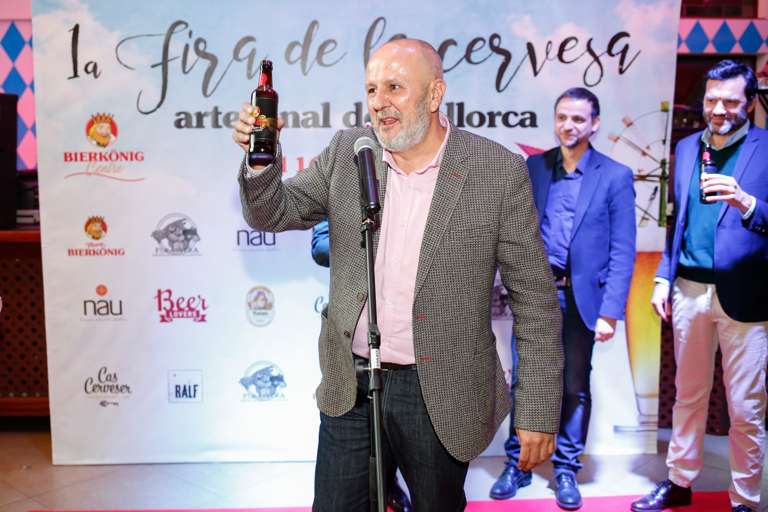 Unas 2.000 personas asisten a la inauguración de la I Feria de la cerveza artesanal de Mallorca en Bierkönig Centre 13 Bierkoning 135