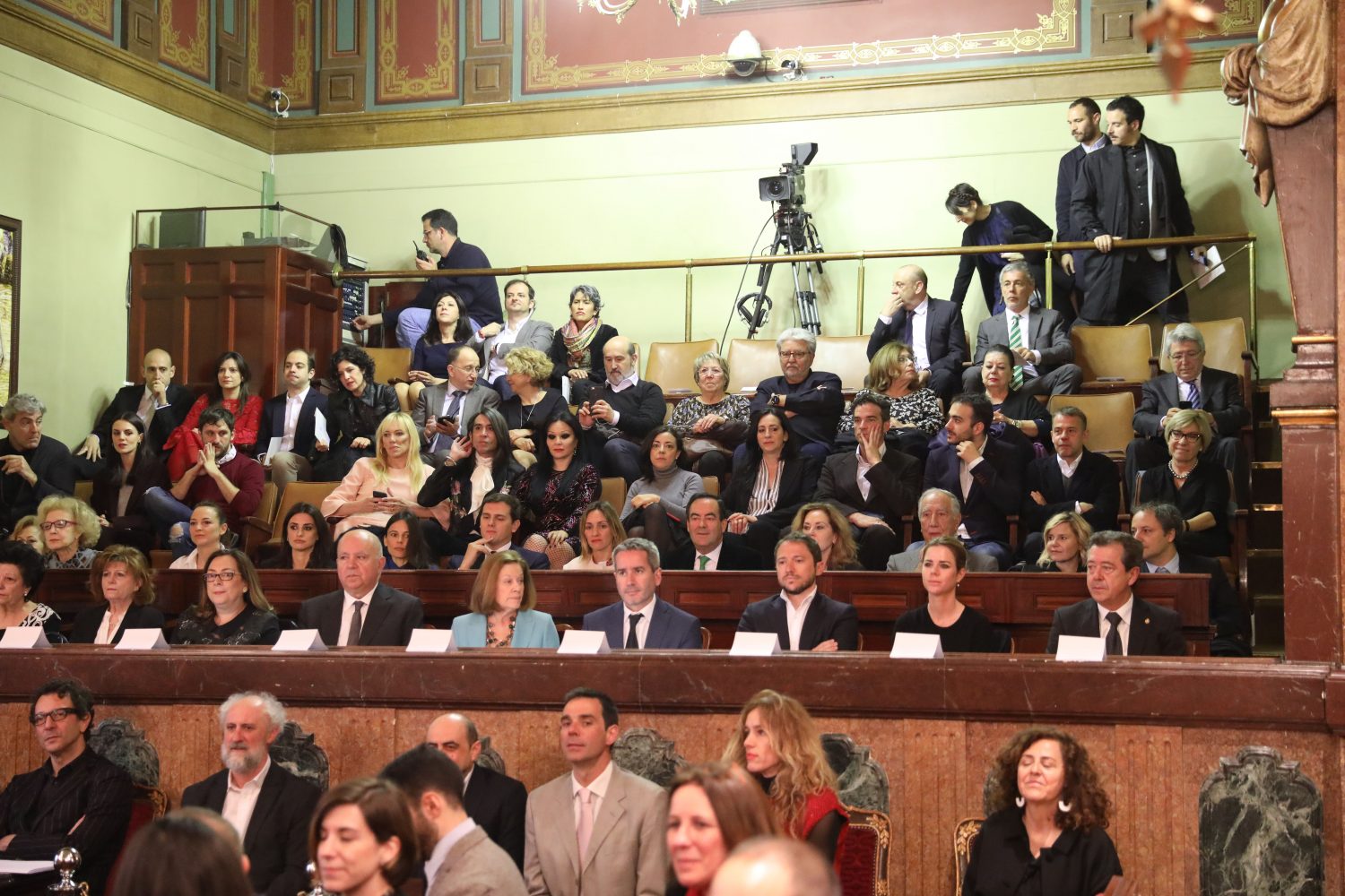 Almodóvar y Raphael ya son Hijos Adoptivos de Madrid 7 Gal ManuelaCarmenaHijosAdoptivos 7