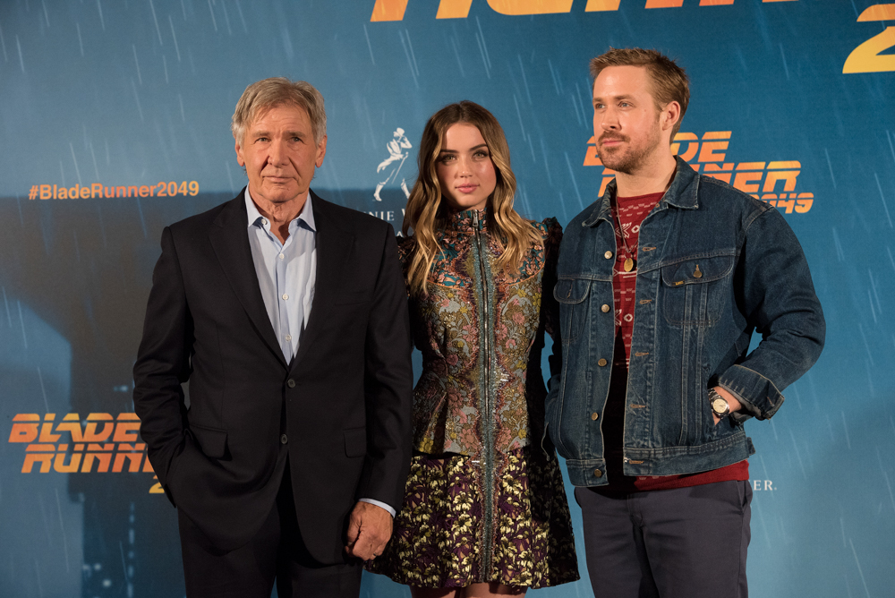 Blade Runner 2049: la película que se pregunta ¿Sueñan los Androides con Ovejas Eléctricas? 7 Harrison Ford Ana de Armas Ryan Gosling 091917 2