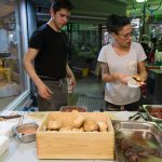 La “llonguetada” da inicio a las fiestas en la calle de Sant Sebastià 5 llonguetada 029
