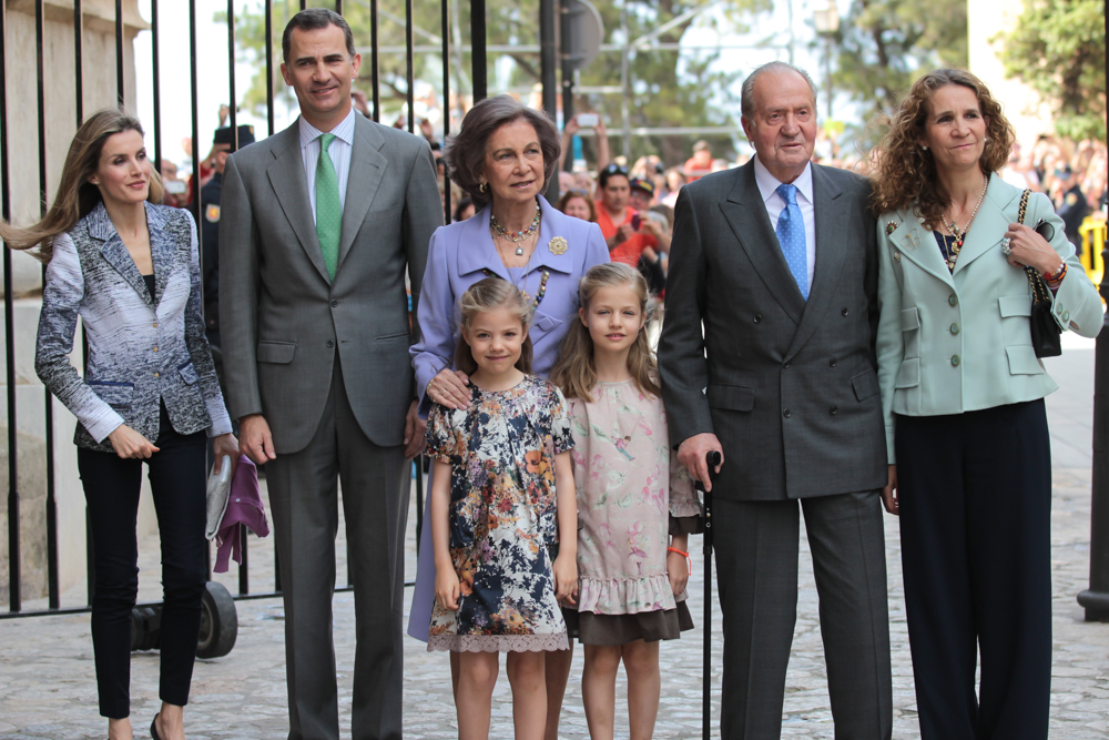 El Rey Don Juan Carlos comunica una difícil decisión a su hijo 1 Reyes en misa 161