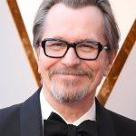 La alfombra roja de los Oscar 15 Gary Oldman