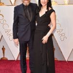 La alfombra roja de los Oscar 43 Willem Dafoe and Giada Colagrande