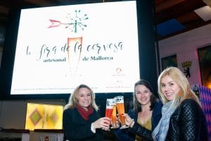Unas 2.000 personas asisten a la inauguración de la I Feria de la cerveza artesanal de Mallorca en Bierkönig Centre 15 Bierkoning 059