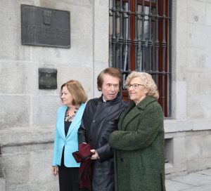 Almodóvar y Raphael ya son Hijos Adoptivos de Madrid 9 Gal ManuelaCarmenaHijosAdoptivos 1 1102x1000
