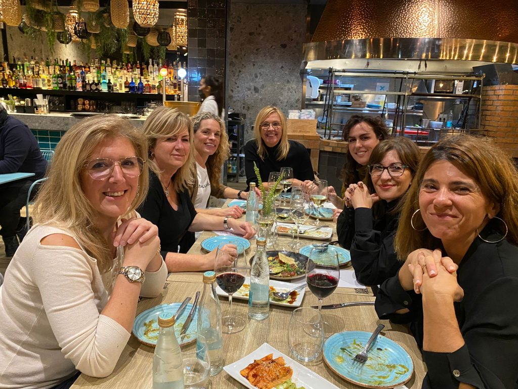 Cena y experiencias entre mujeres de diversos sectores 3 Mesa de Mujeres Mallorca 4