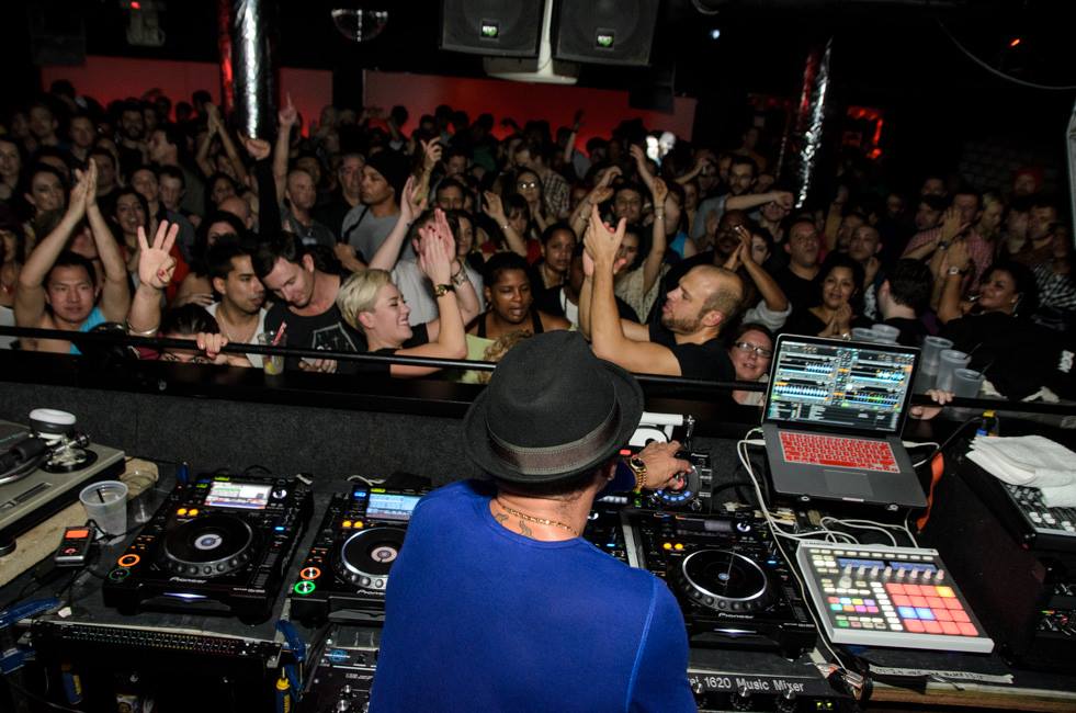 13 David Morales pinchando en el Smart Bar de Chicago