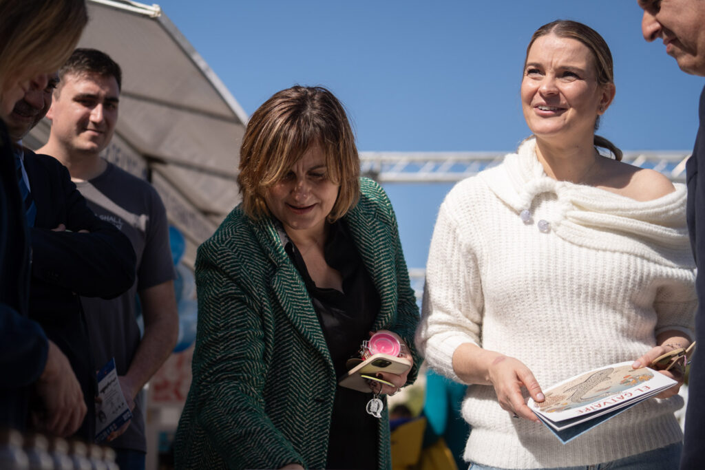 La presidenta del Govern se sumerge en la vitalidad de los mercadillos tradicionales de Palma 3 Mercadillo Dia de les Illes Balears 199
