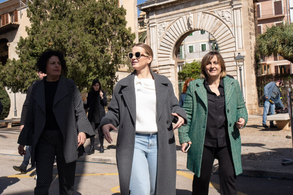 La presidenta del Govern se sumerge en la vitalidad de los mercadillos tradicionales de Palma 8 Mercadillo Dia de les Illes Balears 122