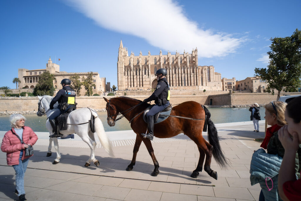 La presidenta del Govern se sumerge en la vitalidad de los mercadillos tradicionales de Palma 11 Mercadillo Dia de les Illes Balears 49