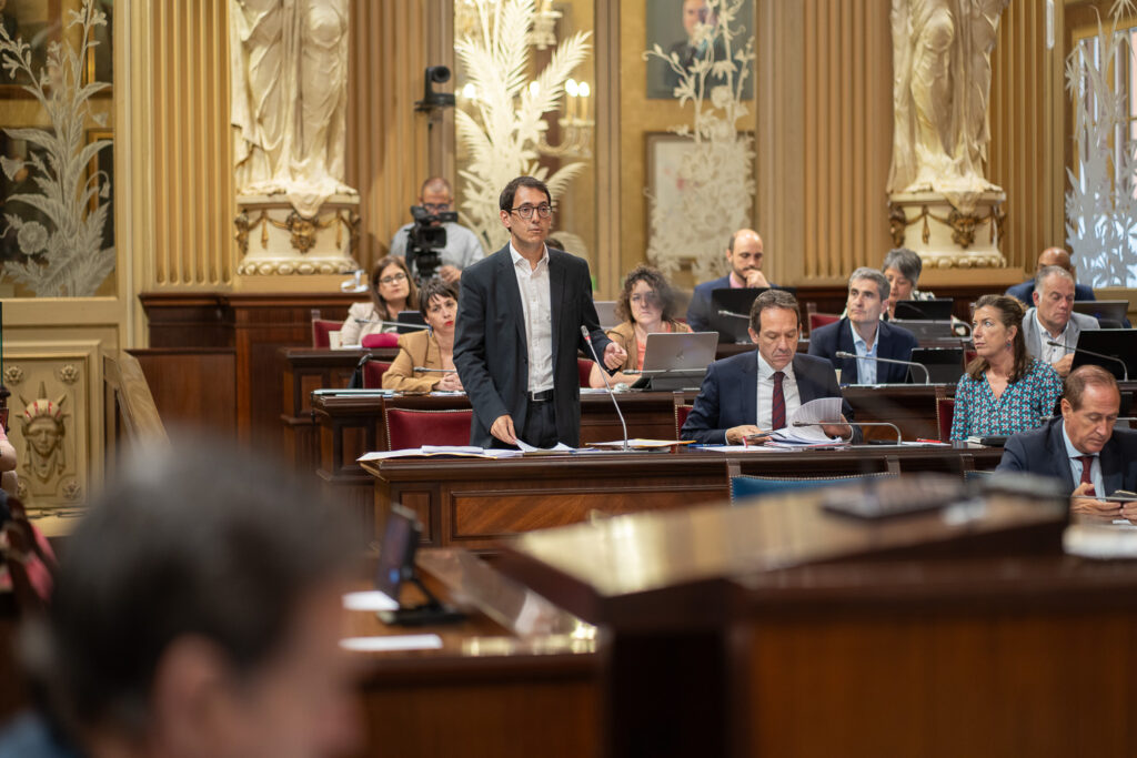 Parlament 166