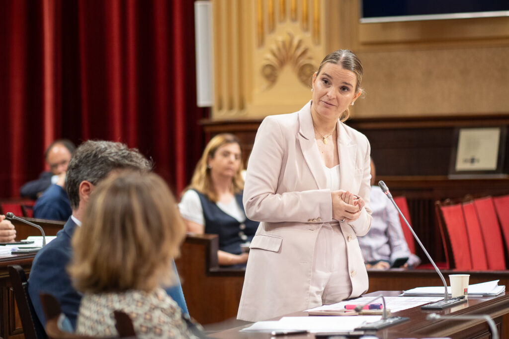 Parlament 144