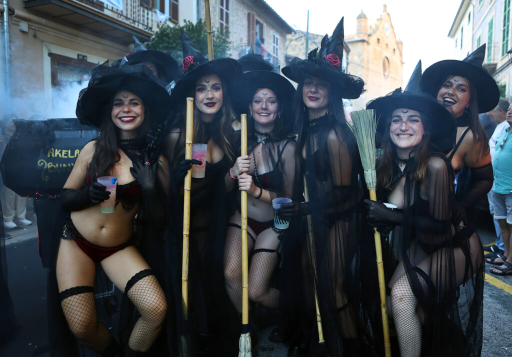 Correguda amb roba interior 15
