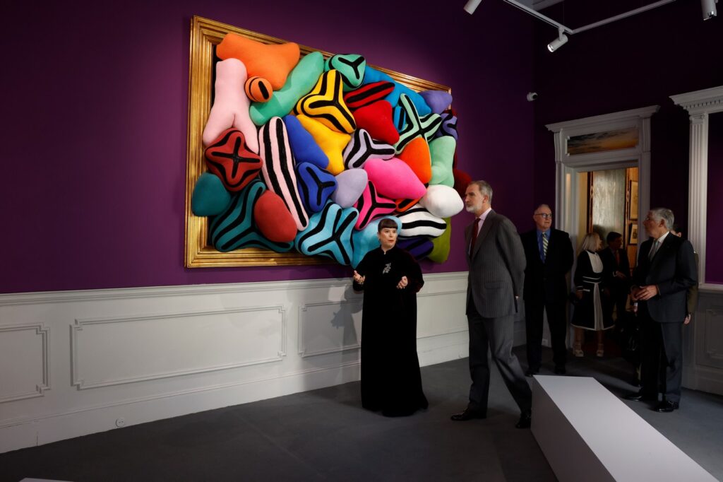 Felipe VI con la familia alba en exposicion 2