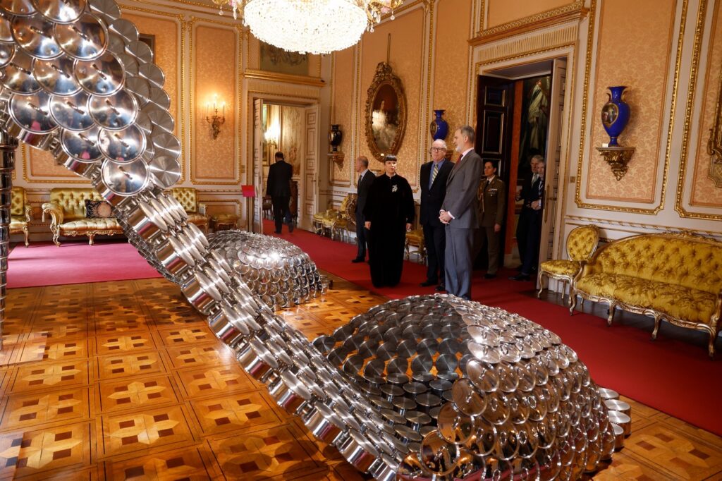 Felipe VI con la familia alba en exposicion 5