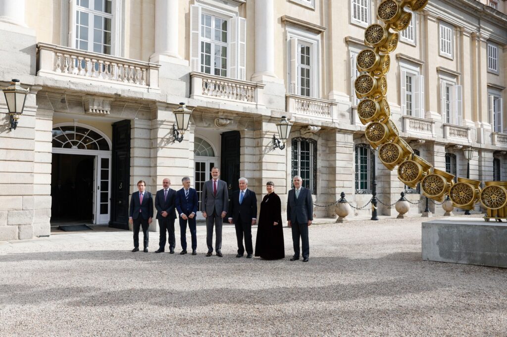 Felipe VI con la familia alba en exposicion 1