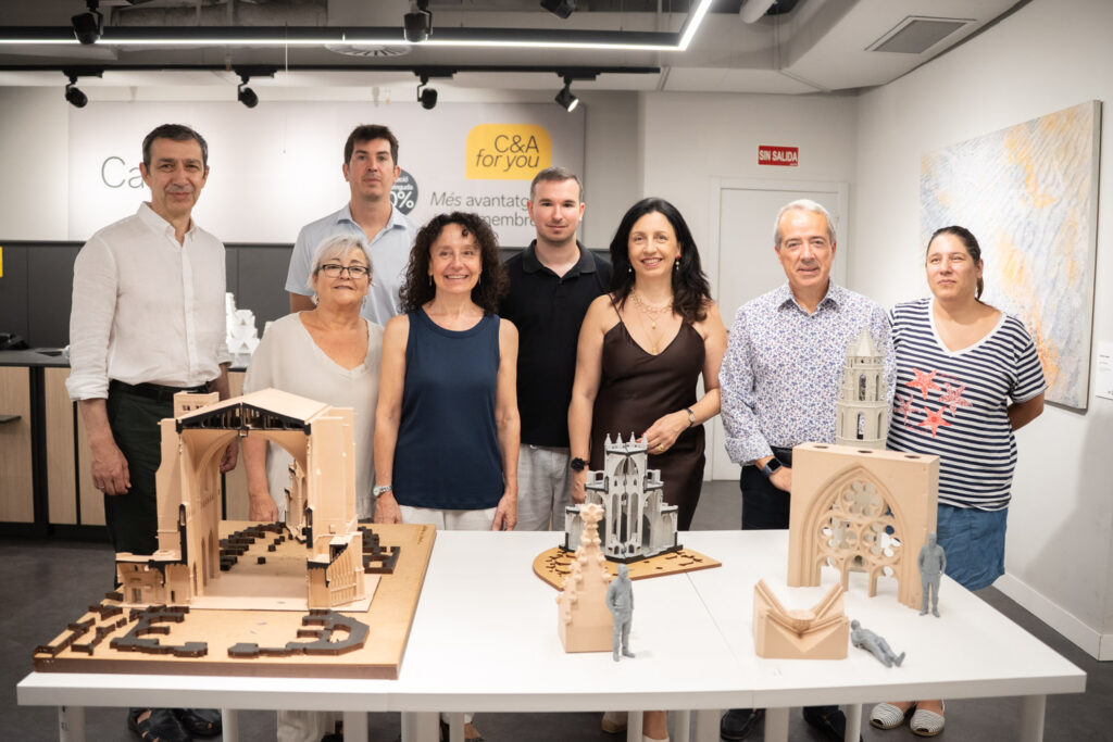 UNED Baleares y URV organizan taller de arquitectura a personas con discapacidad visual 7