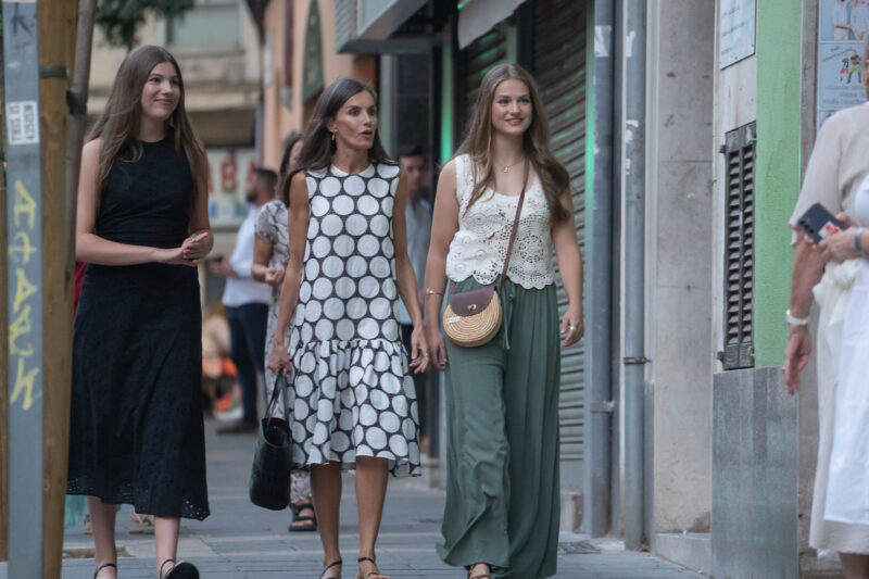 Letizia Leonor y Sofia disfrutan de una tarde de cine 53
