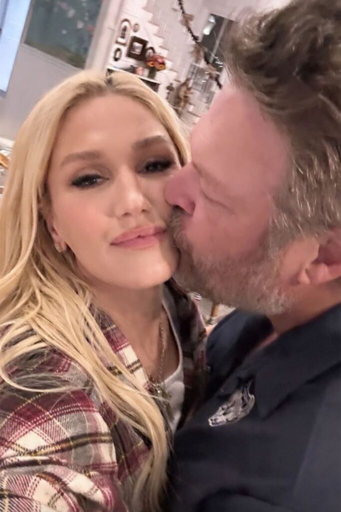 Gwen Stefani Blake Shelton 778 112825 9edafbb85be74fdda3c2de4627a3bb20