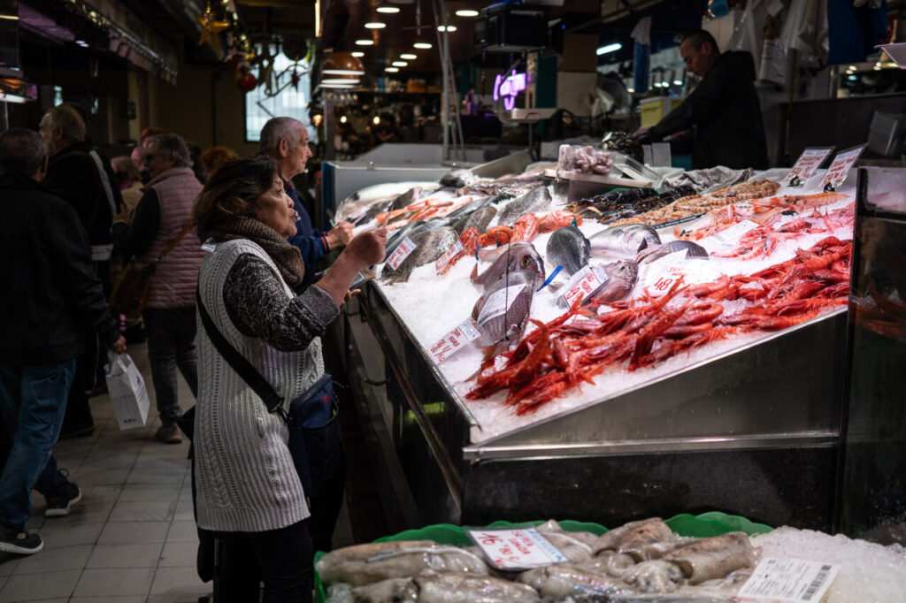 Compra hoy o paga el doble: La guía urgente para congelar marisco en Mallorca y ahorrar un 40% en tu cena de Nochebuena 1 Mercado Del Olivar Pescaderia colas 3