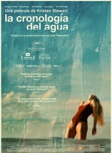 Cartel de la película La cronología del agua con una mujer en la playa