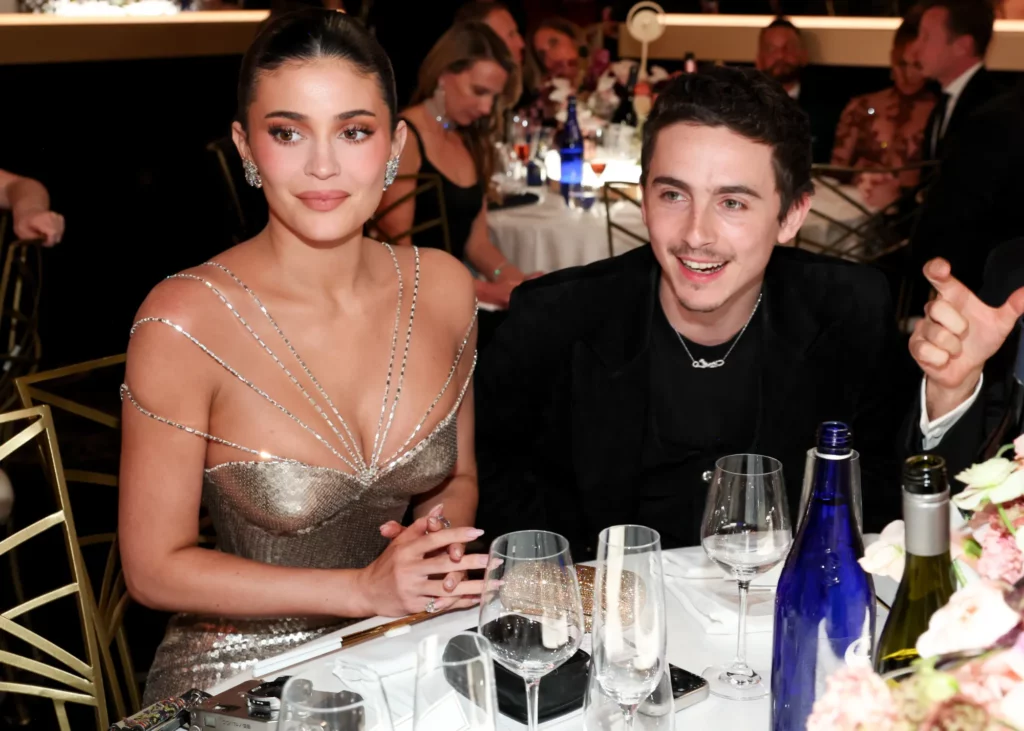 Kylie Jenner y Timothée Chalamet en la gala de los Globos de Oro 2026.