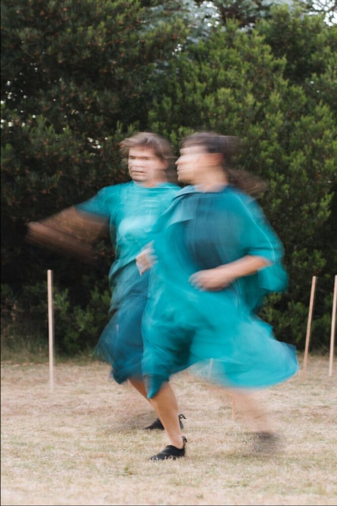 Ana Livni y Fernando Escude en una performance en Las Musas