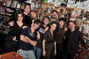 Guitarricadelafuente y su banda en el Tiny Desk Concert de NPR