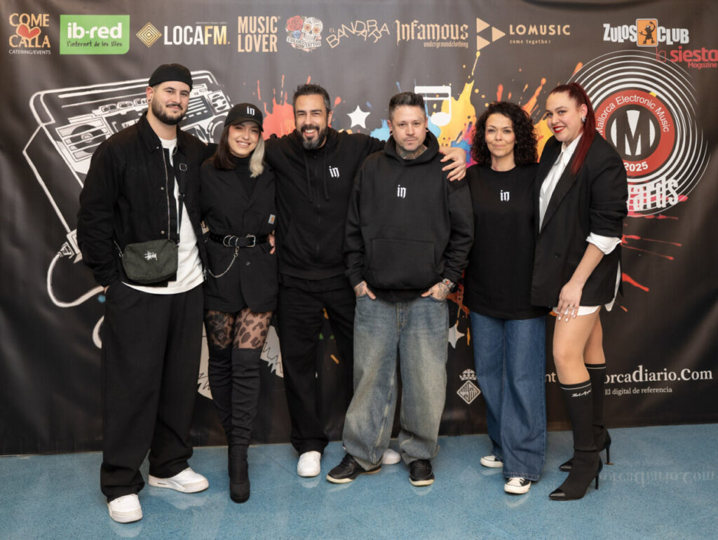 Grupo de personas posando en la Gala MEM Awards 2025