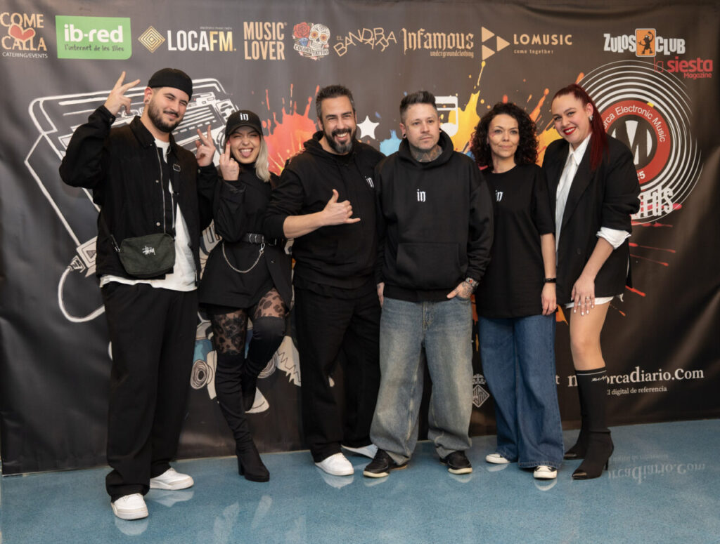 Grupo de personas posando en la Gala MEM Awards