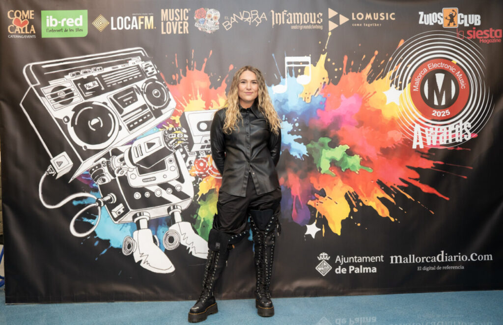 Persona posando en la Gala de los Premios de Música Electrónica de Mallorca 2025