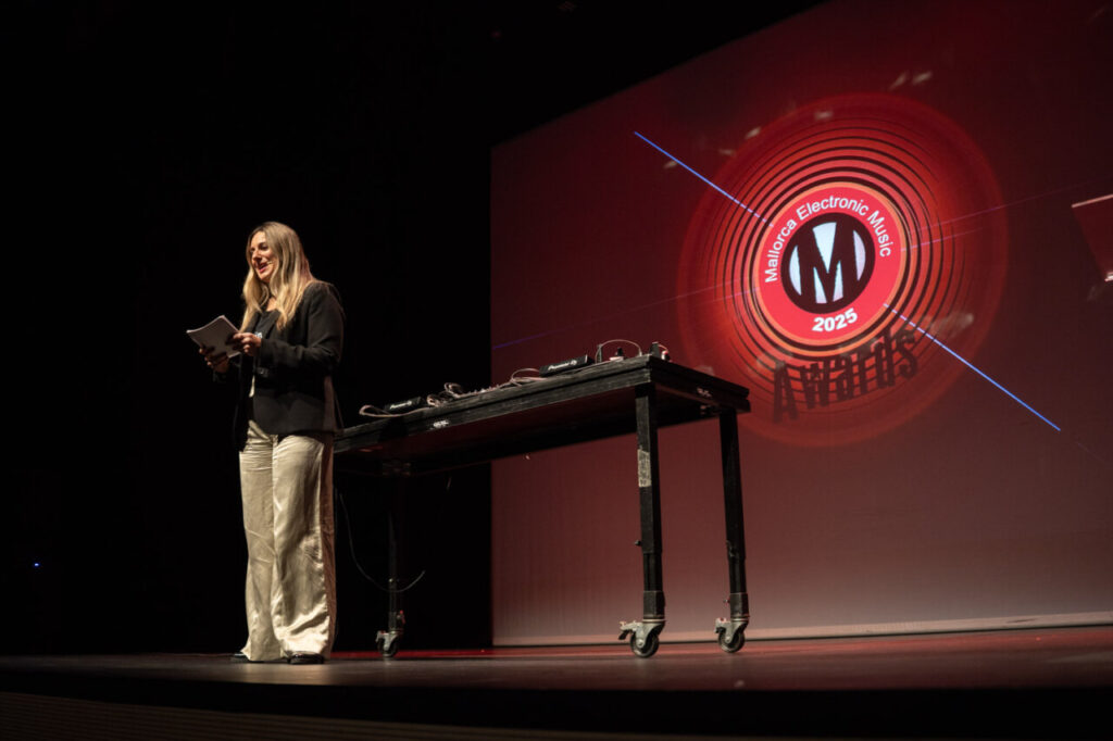 Presentadora en la Gala de los Premios MEM 2025