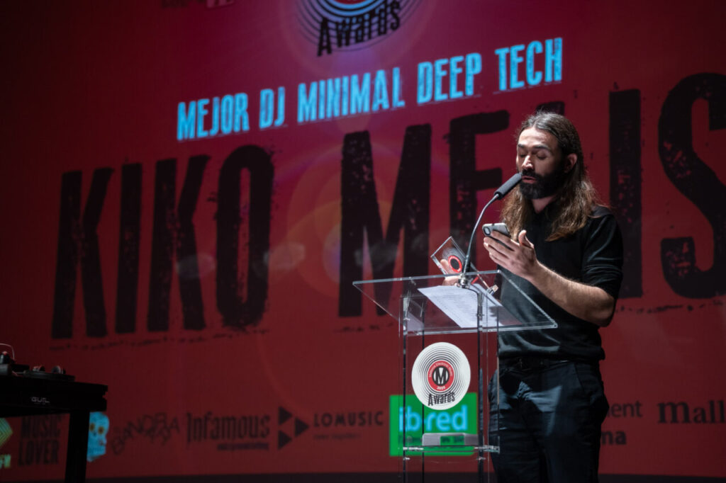 Kiko Menis recibiendo un premio en la Gala MEM Awards