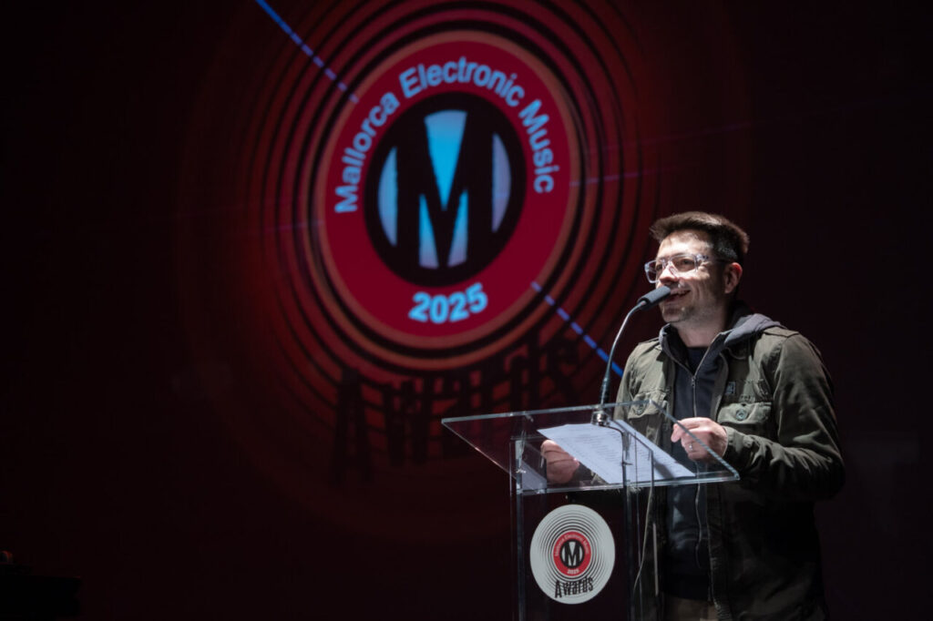 Presentador en la Gala de Premios de Música Electrónica de Mallorca 2025