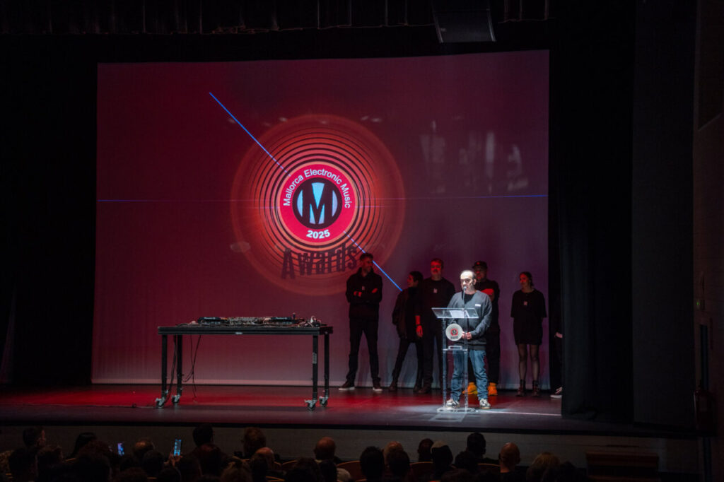 Presentador en la Gala de los Premios de Música Electrónica de Mallorca 2025