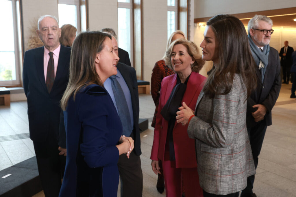 Reyes y miembros del patronato en reunión en Madrid