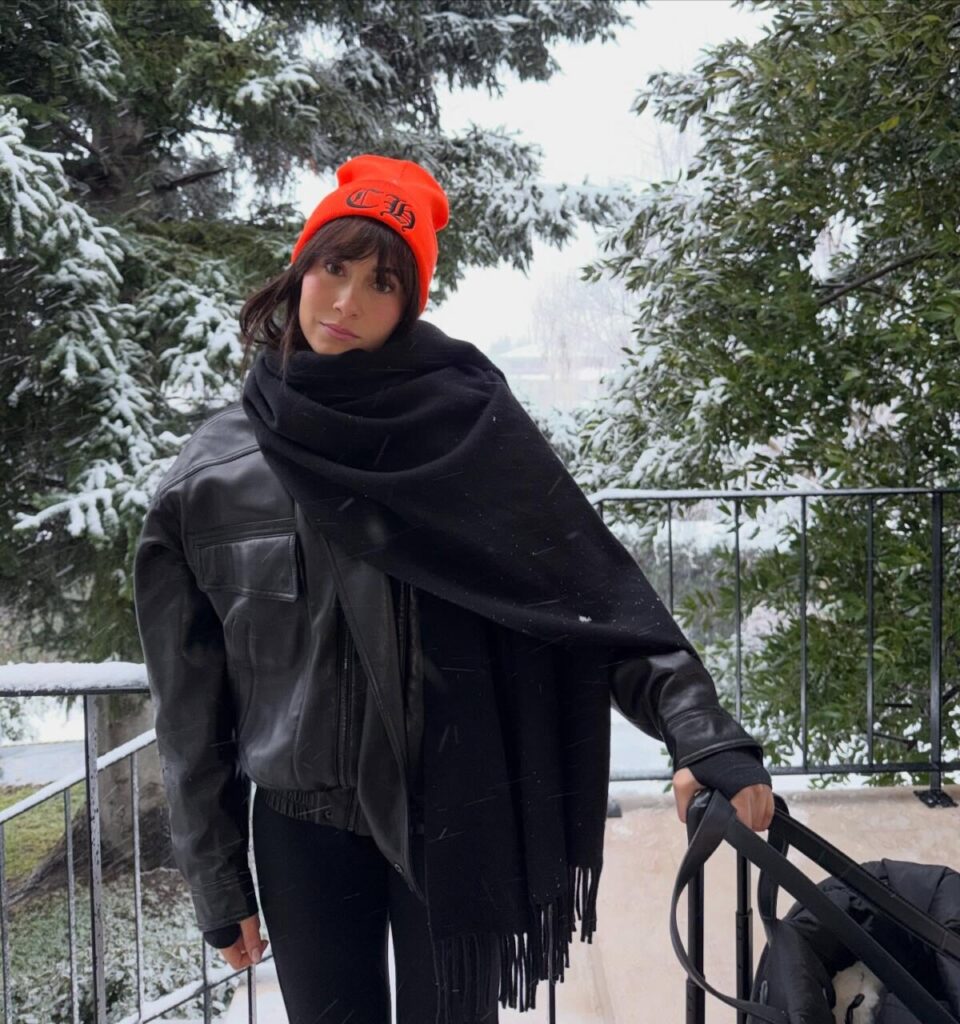 El "efecto Aitana" y los pantalones que juraste quemar 5 Aitana Ocaña con chaqueta de cuero y pantalones pirata en la nieve