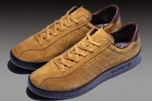 Zapatillas Adidas Mallorca de ante color castaño con suela oscura