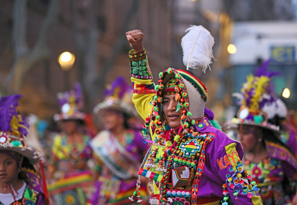 Sa Rua 2026 desborda el centro de Palma con una participación récord de carrozas y comparsas 20 Participantes del Carnaval de Palma en coloridos trajes tradicionales.