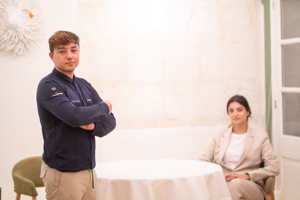 Guía Repsol 2026: Voro asciende a 3 Soles y Aquiara se estrena con 1 en Baleares 7 Chef y asistente en el restaurante Aquiara durante la gala de la Guía Repsol 2026