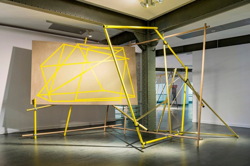 FOD, Fueradentro 1 Instalación artística contemporánea en una galería de arte