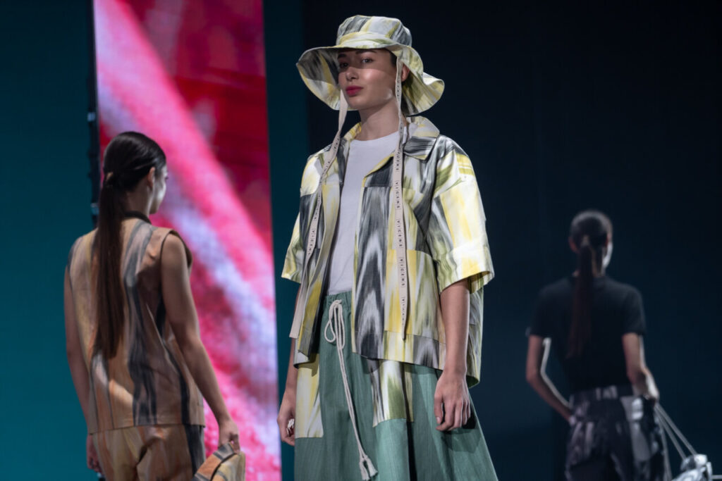 Modelos presentan ropa de moda artesana en pasarela en Mallorca