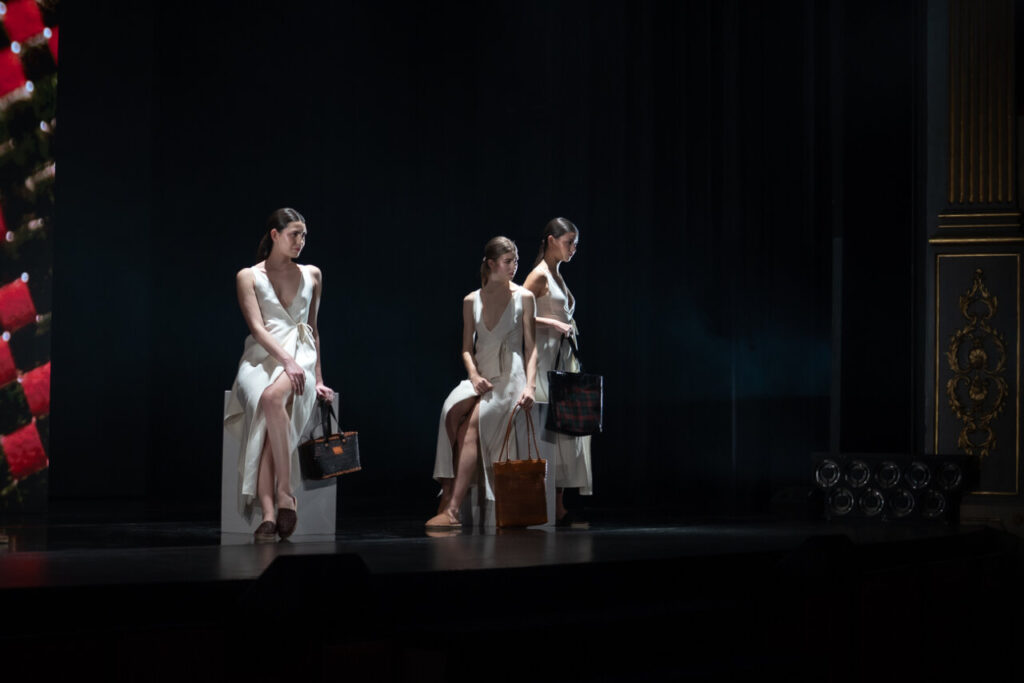 Modelos en pasarela durante desfile de moda en Mallorca