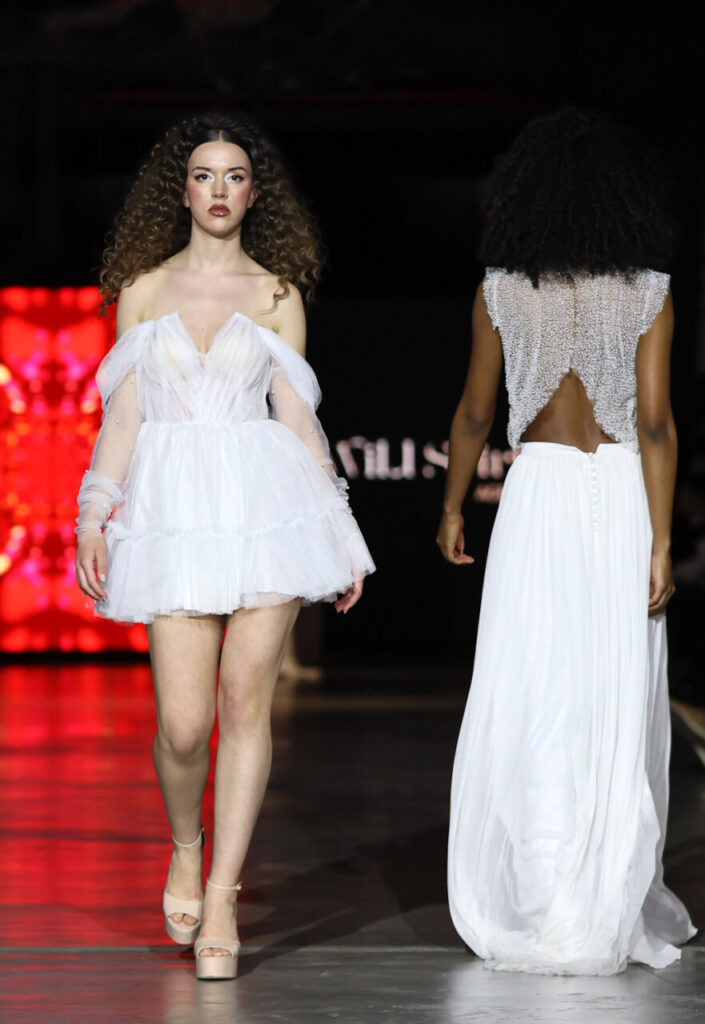 Modelos desfilando en el evento nupcial Mallorca Dream Days en Motorworld