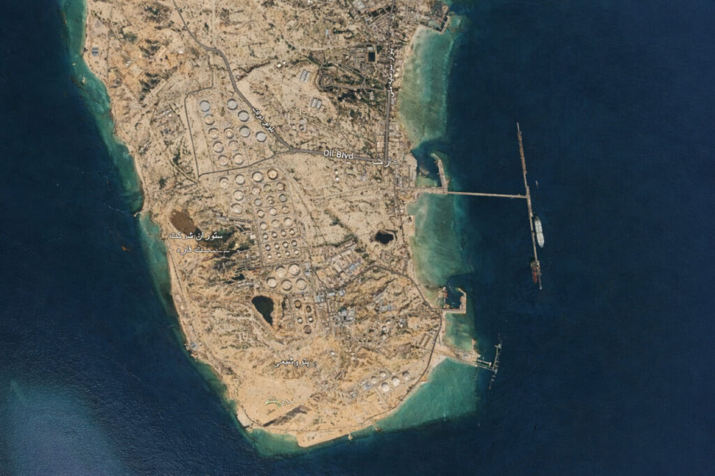 Vista aérea de la isla de Jarg, importante nodo petrolero en Irán.